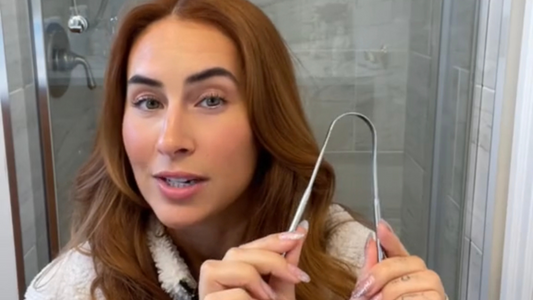 How to clean your tongue scraper